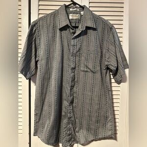 Men’s L Impact Gray Stripe Diamond Design Button Down Short Sleeve Shirt